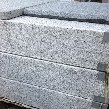 20 x 40 cm Granit-Blockstufen Elena weißgrau 150 cm lang