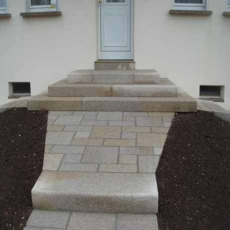 15 cm starke Granit-Podestplatte Tiago hellgelb Format 200 x 200 cm