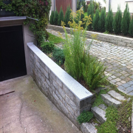 3 cm starke Granit-Mauerabdeckplatten Alvaro anthrazit 31 cm breit