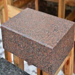 15 x 35 cm Granit Blockstufen Laahs rot